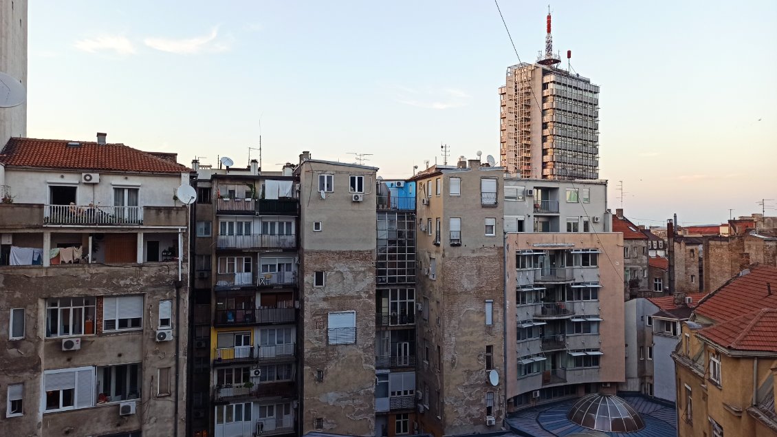 J38. Vue de ma chambre. C'est en hypercentre à 3 minutes à pied de la place de la République.