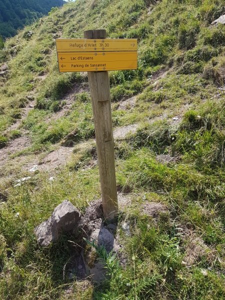 Bivouac du jour entre le lac d'Estaens, bivouac de la veille, et le refuge d'Arlet, bivouac du lendemain.