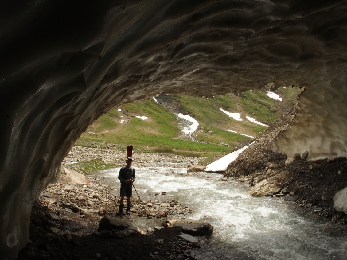 La grotte de glace de l'avalanche de la tête des Lanchons.