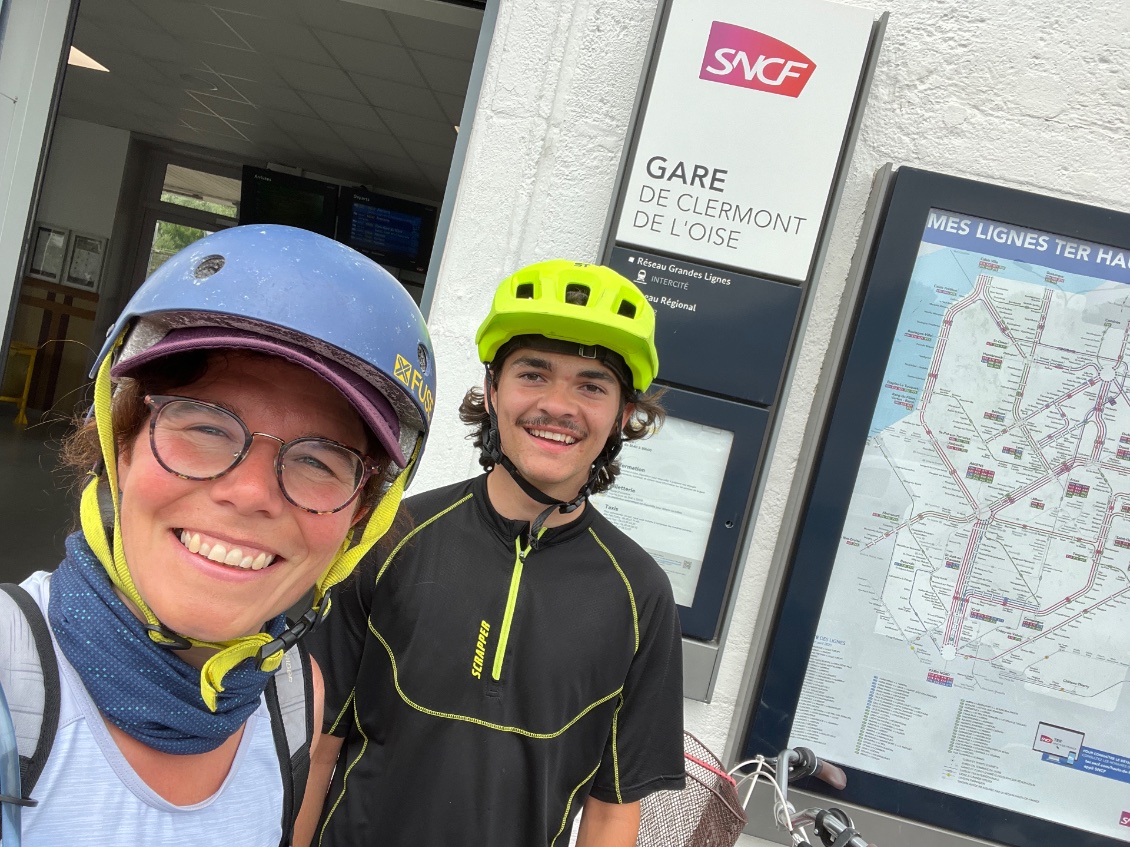Arrivée à Clermont de l’Oise. Dernière photo avec mon premier compagnon de voyage :)