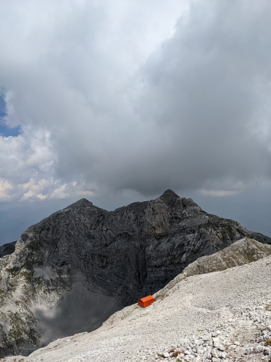 Le bivouac Bonvecchio, très sympa et bien perché.