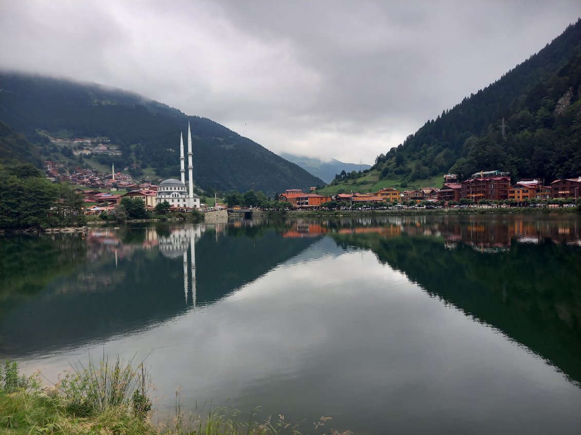 Le lac d'Uzungol, spot fraicheur pour les vacancıers qataris, saoudiens, et aussi turcs
