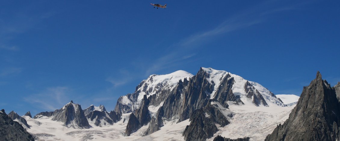 les avions ne sont jamais loin...