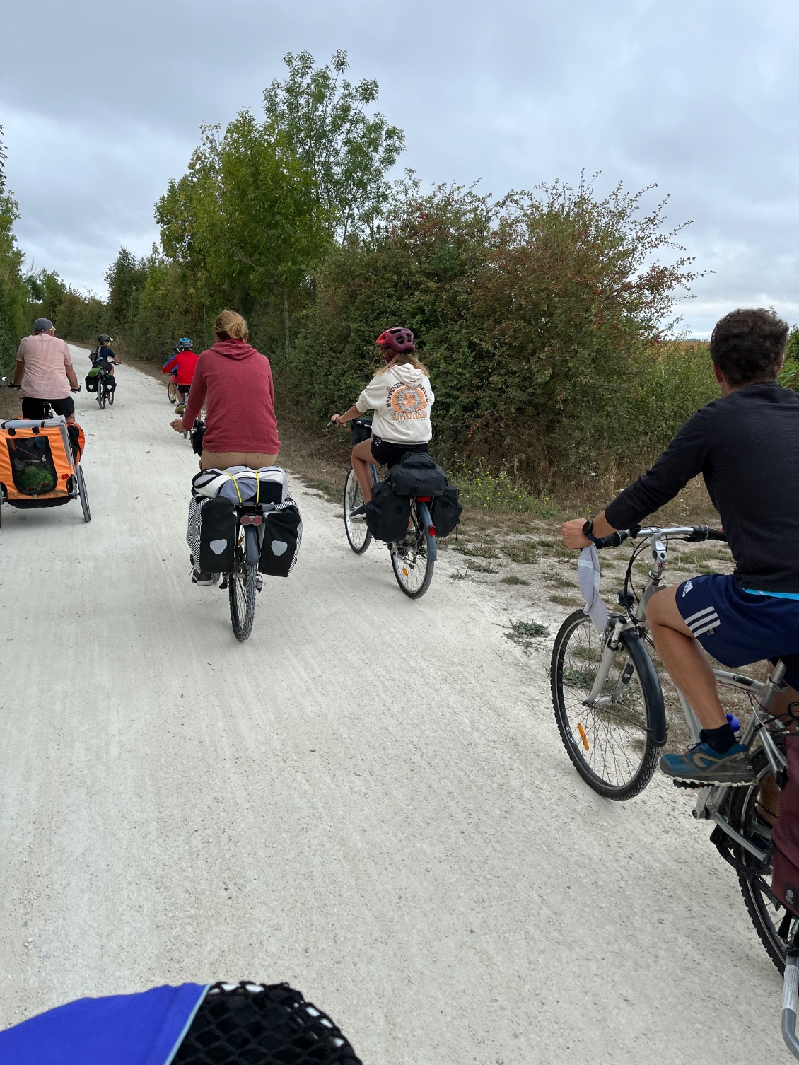 Convoi de cyclistes sur la vélofrancette et la vélodyssée