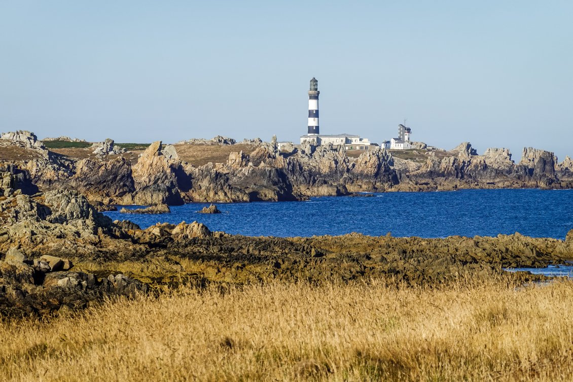 Le phare du Créac'h : l'un des cinq gardiens de l'île chargé de guider le trafic maritime au large.