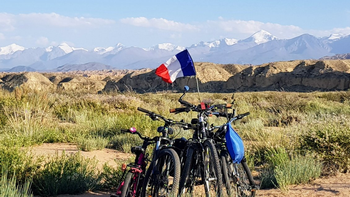 Aventure familiale à vélo au Kirghizistan