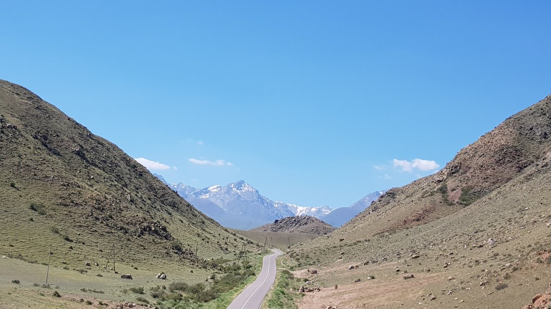 La descente depuis la vallée de Kungur Ölöng vers le lac Issik Kul