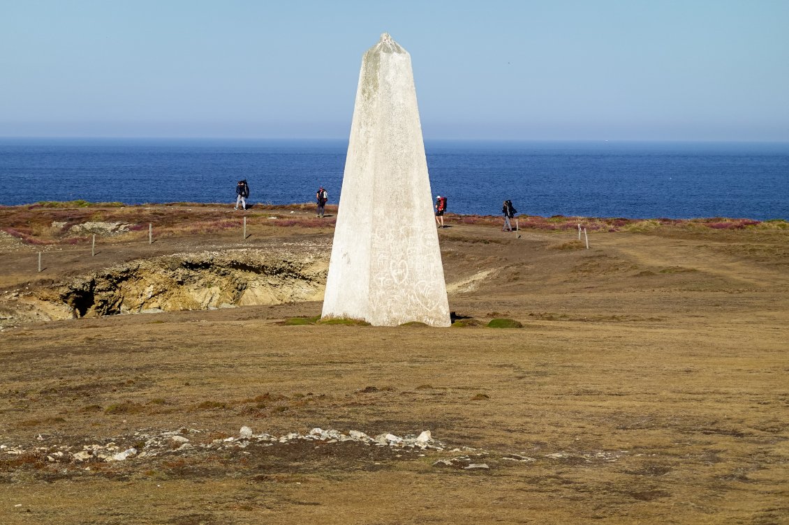 Pyramide du Runiou : amer servant à la navigation maritime par des alignements avec d'autres éléments du paysage.