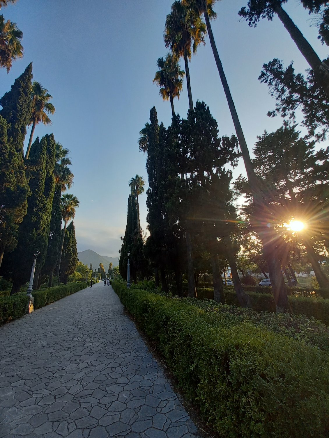 L'avenue du Casino, dans la balnéaire et luxueuse ville Ramsar