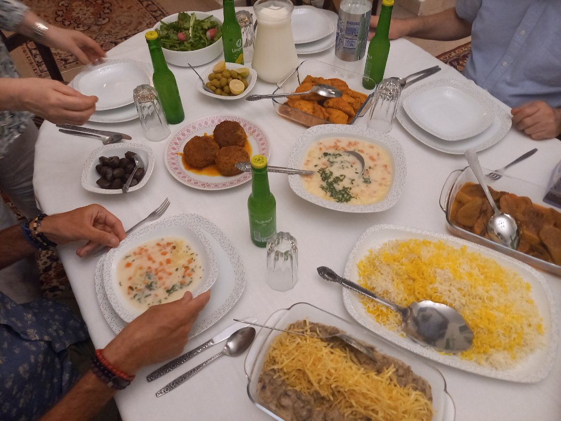 Tout ce qui se fait de plus beau en plats iraniens, dont le precieux Kufteh Tabrizi (les 3 boules), a tomber