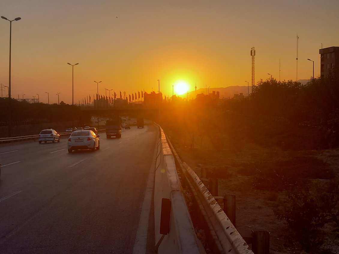 Arrıvée a Teheran by nıght, tellement ... "vivifiant" :D