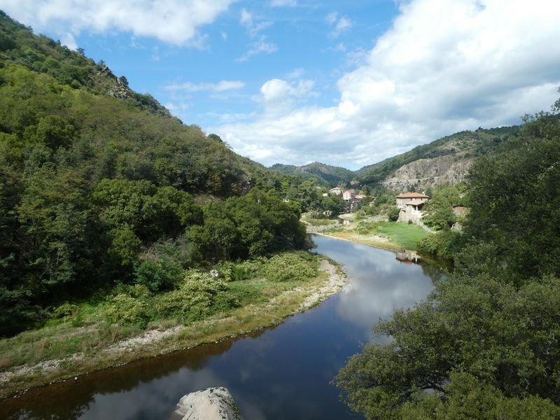 Le long de l'Eyrieux avant d'arriver au Cheylard