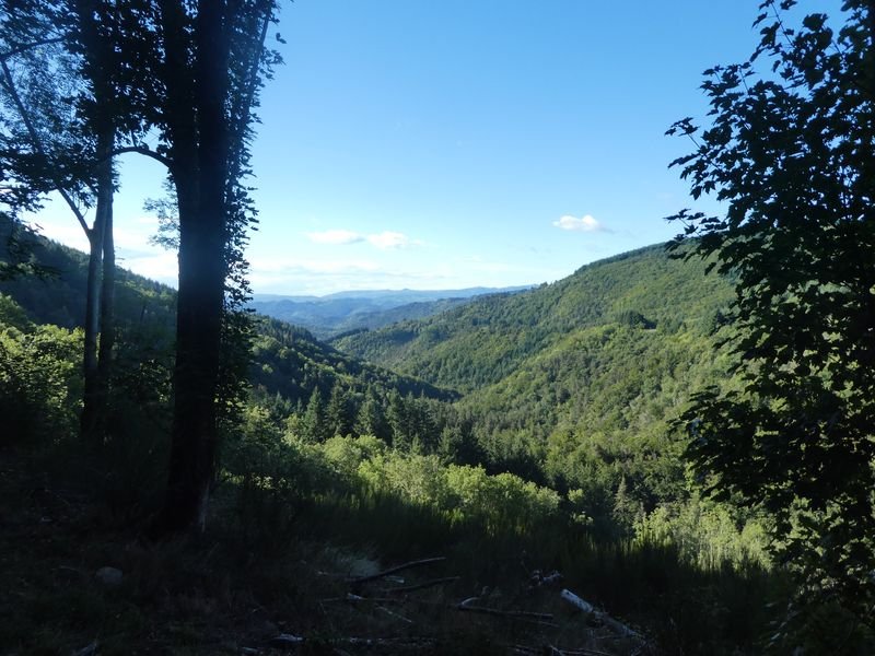 En descendant de Saint-Agrève vers Le Cheylard (Plus de 10Km sans donner un coup de pédale !)