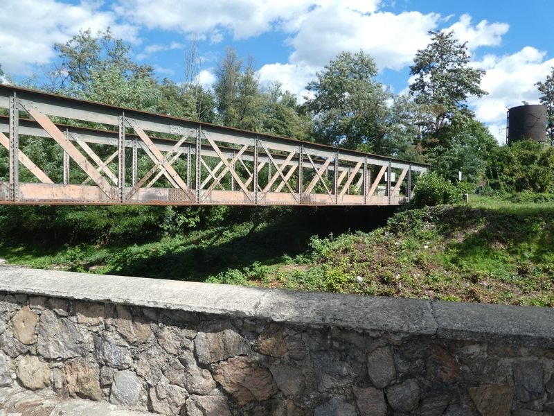 Arrivée à Lamastre: Ancien pont de chemin de fer et Château d'Eau pour les trains à vapeur.