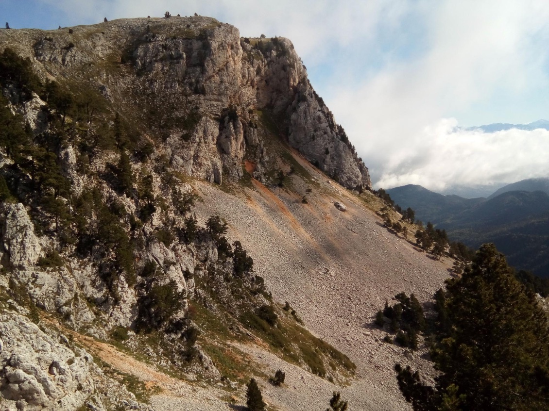 Descente après le pas de la Selle.