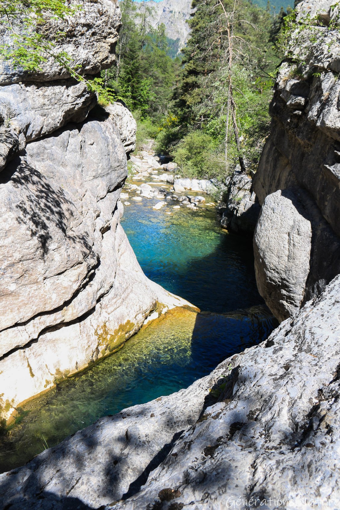 Des gorges qui parlent et appellent