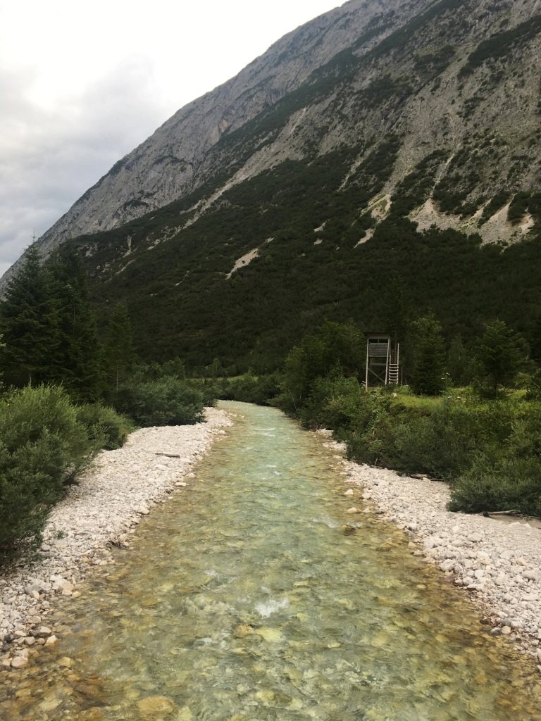 Installation au bord du torrent Karwendelbach