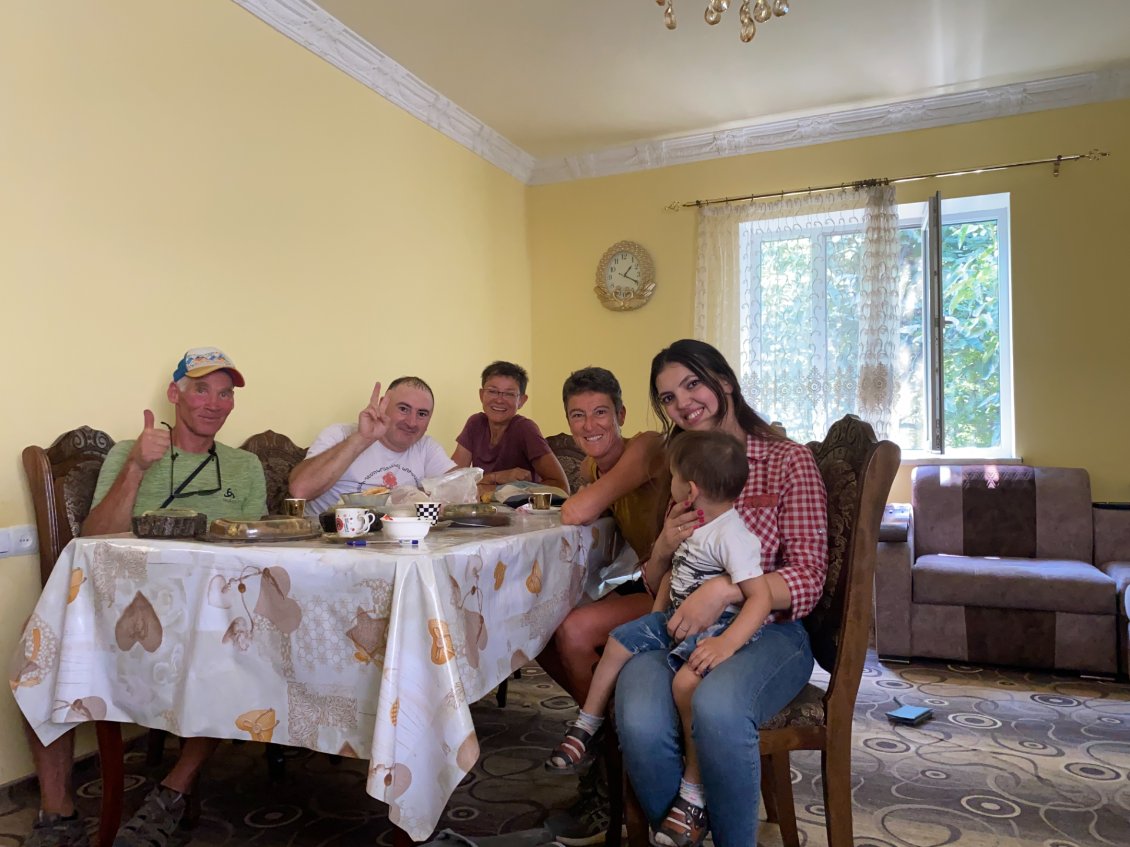 Un petit café pour fêter ça, chez Ashok et Melina.