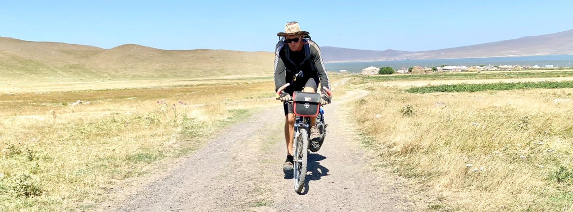 On quitte le plat, on entre dans le massif de l'Abouli.