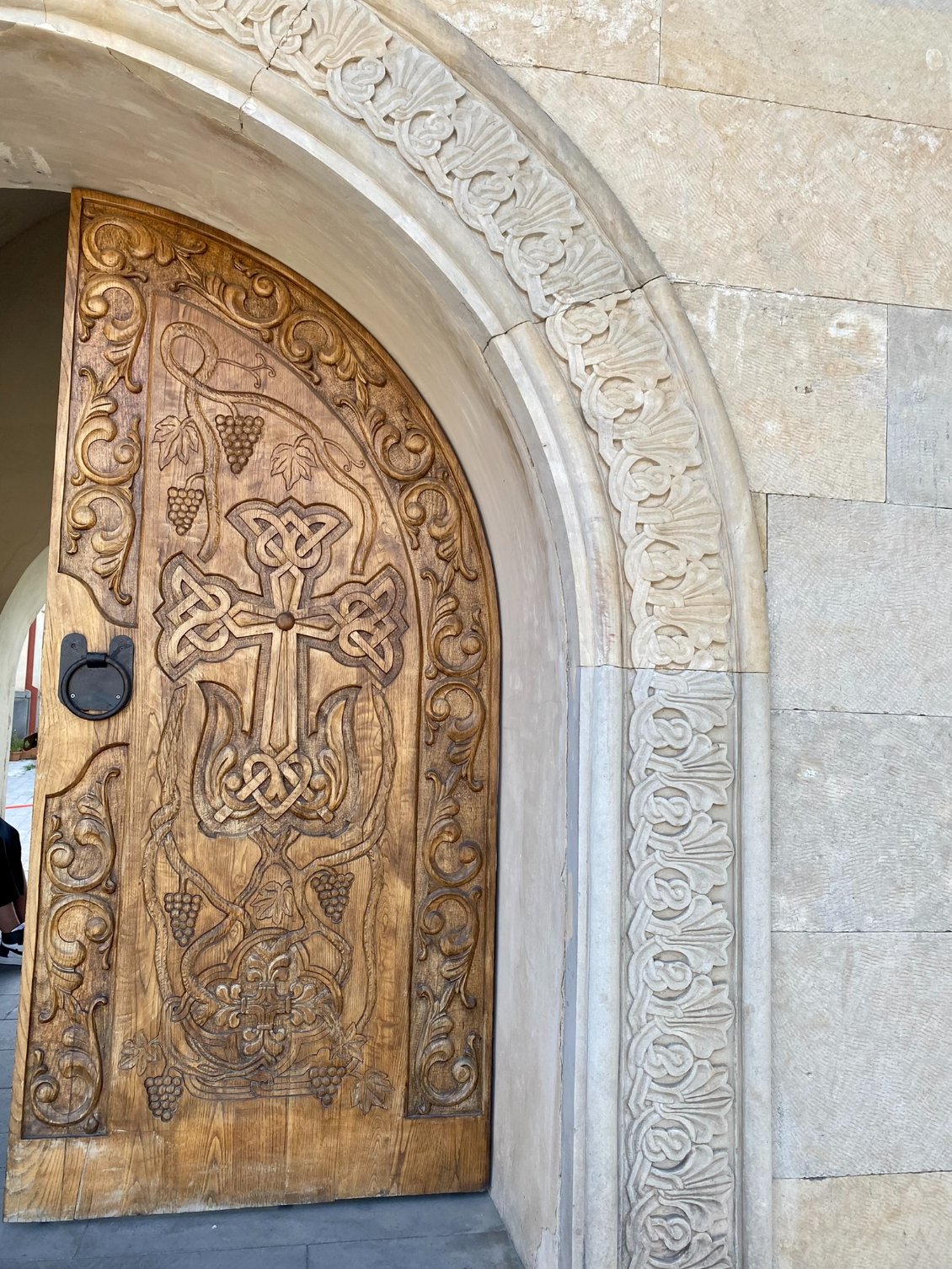 entrée d'une église.