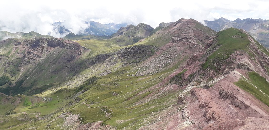 Pour la nuit du 4 août, ce sera le lac d'Arlet (vu du Pic Rouge, 2177 m)