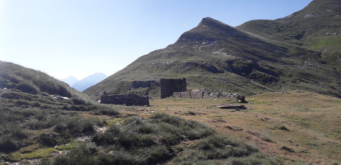 14 juillet 2022 : au débouché d'un des parcours les plus sauvages des Pyrénées, les improbables ruines du Port de Salau.