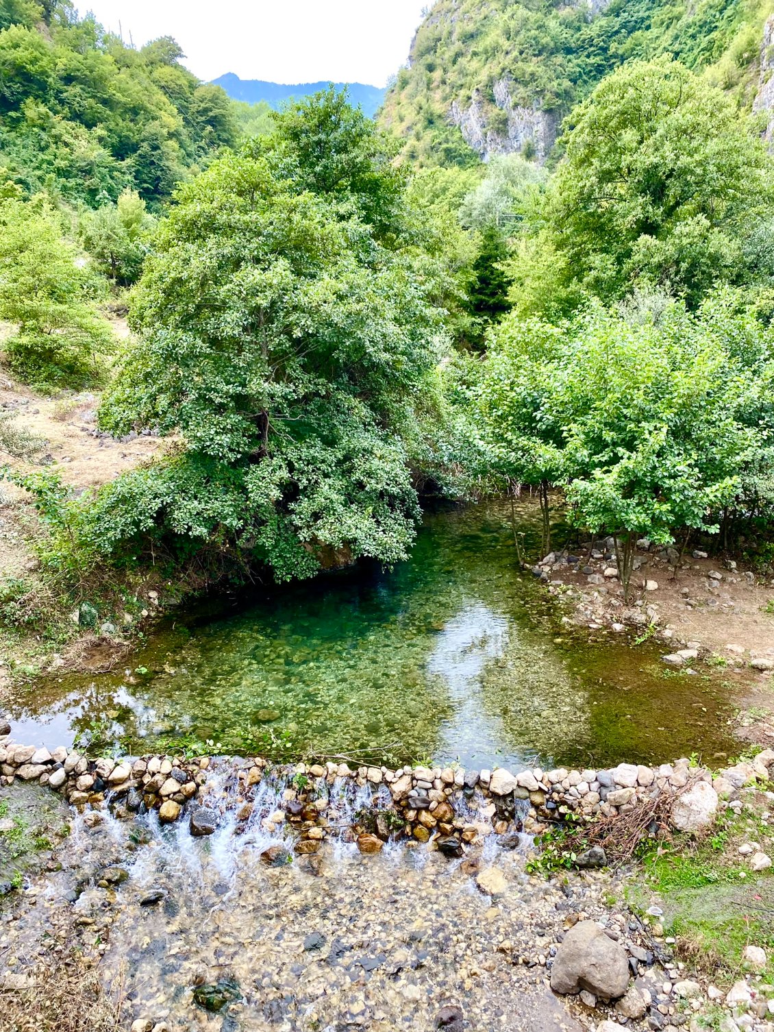 La rivière offre des coins idylliques pour d'éventuels bivouacs