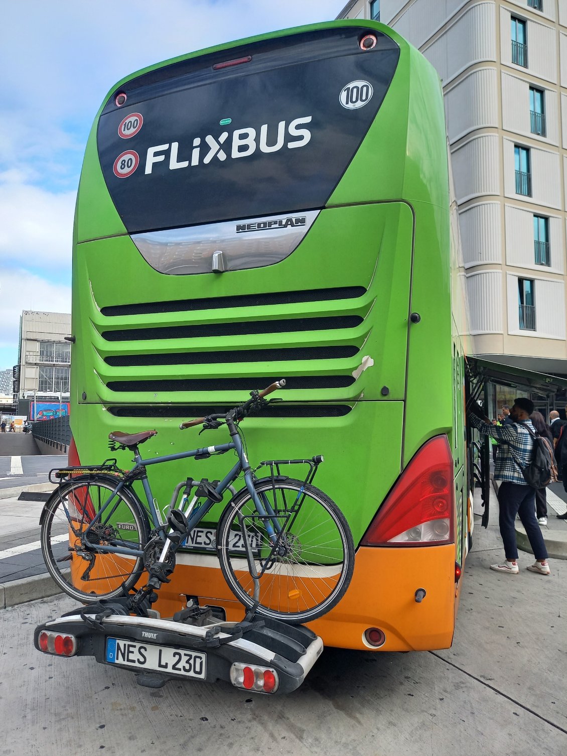 Bien réserver pour le vélo, pour s'assurer qu'ils l'embarquent ;)