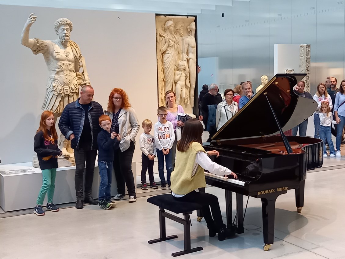 Au Louvre-Lens, les arts se croisent