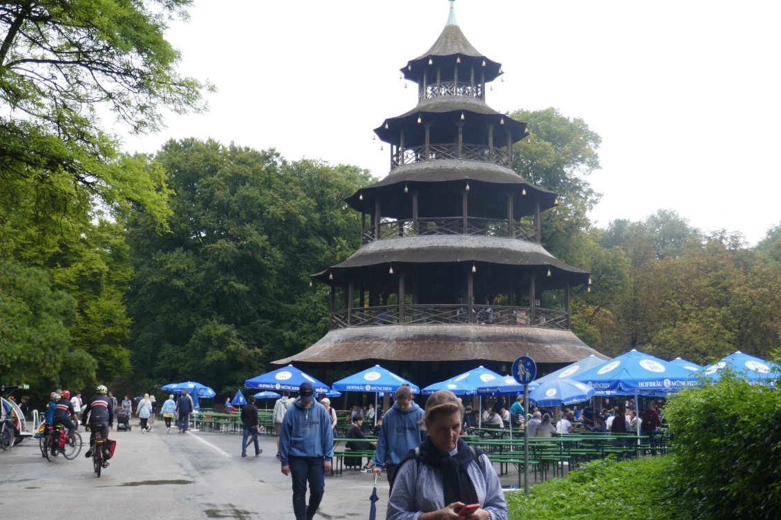 Pagode transformée en biergarten