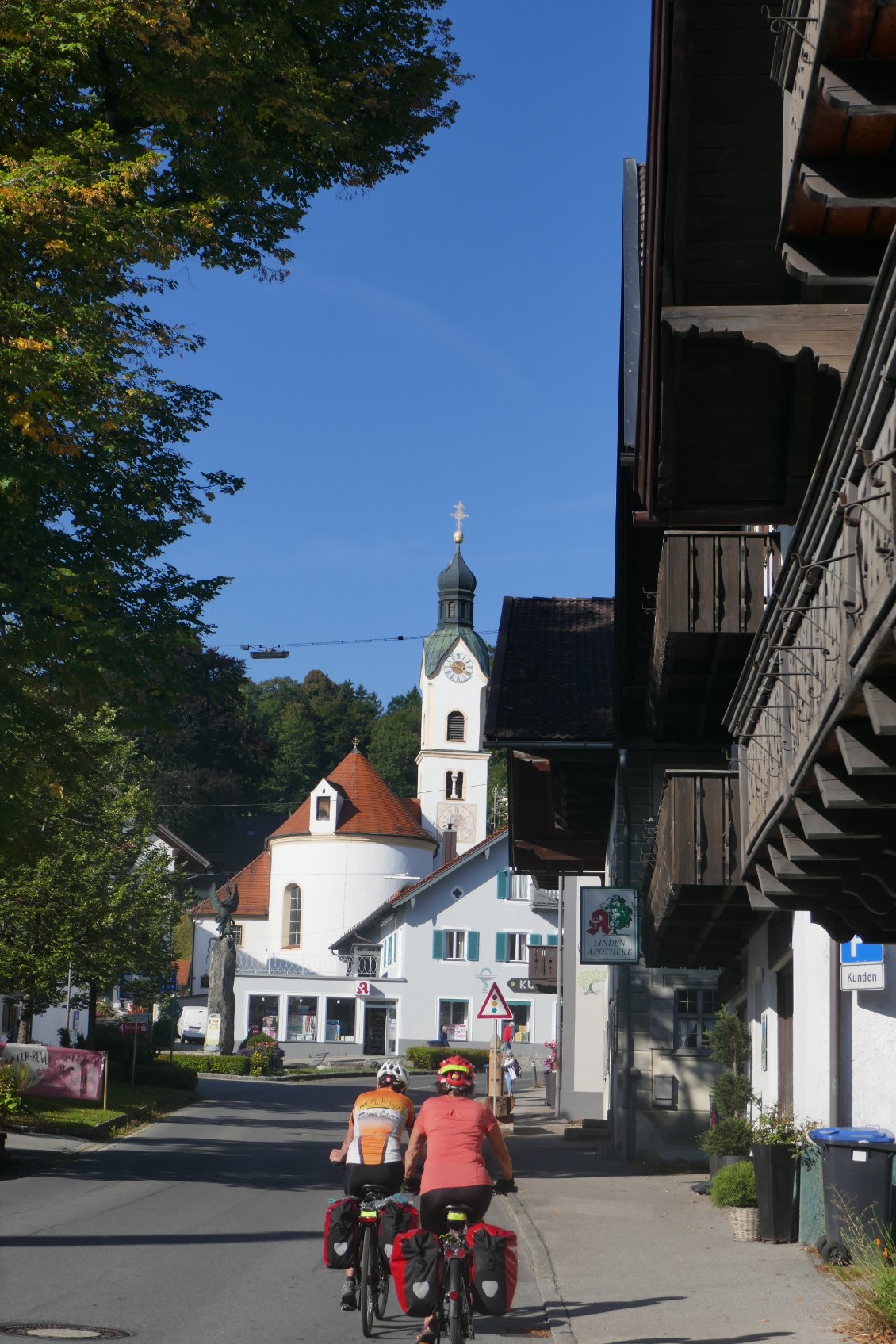 A chaque village, son église.