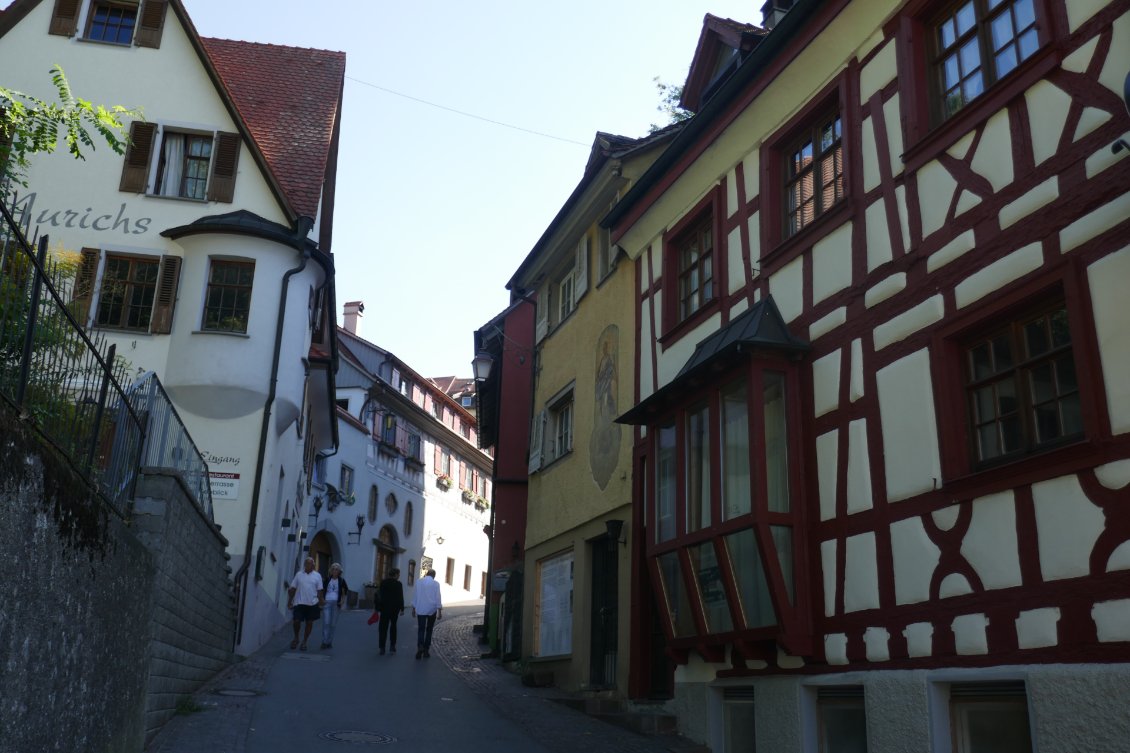 Meersburg : ruelles étroites et maisons à colombages.