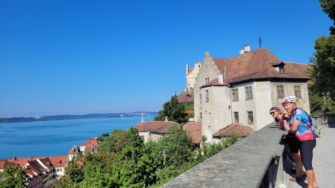 Meersburg, est tournée vers son lac.