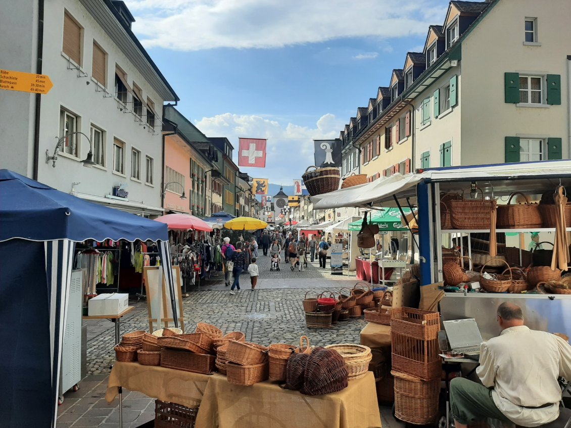 Arrêt au marché de Laufen.