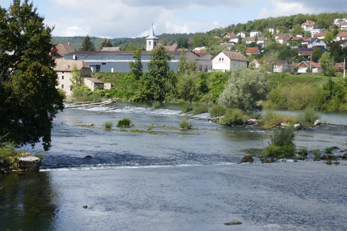 Le niveau du Doubs est bien bas.