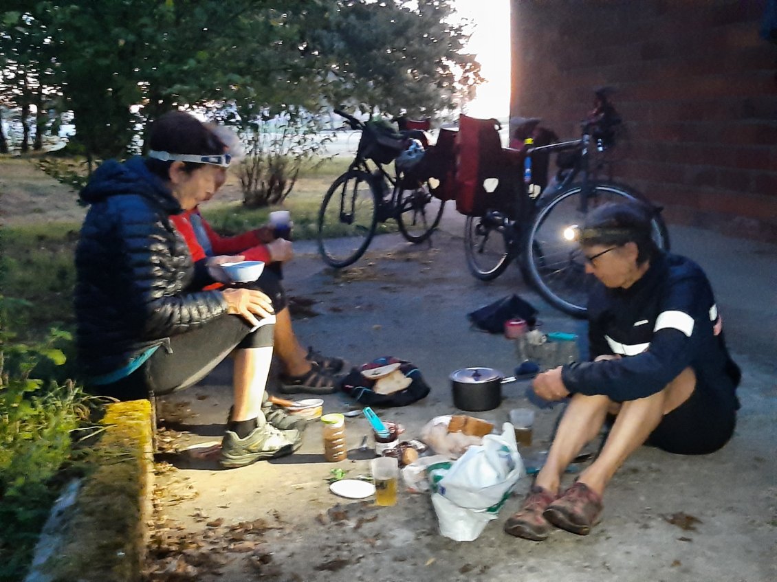 Petit déjeuner à la frontale