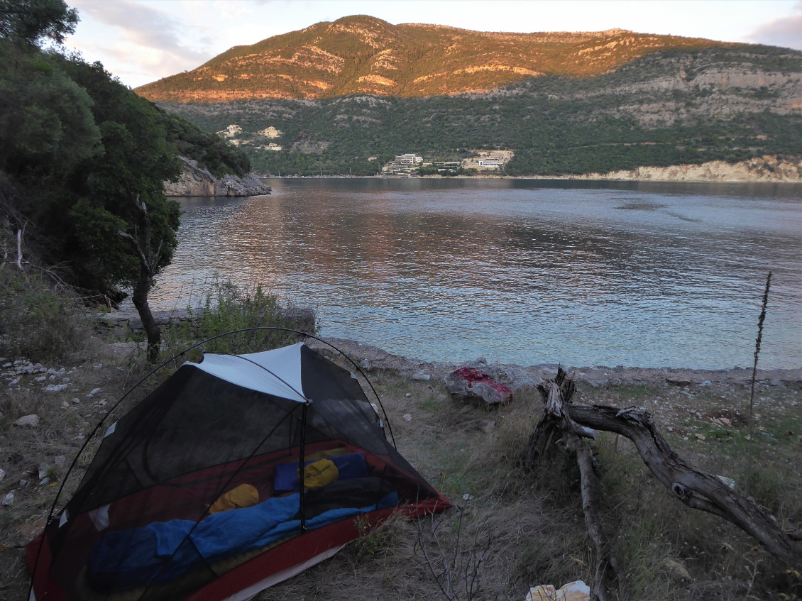 Bivouac dans la baie Rouda sur l'île de Leukade