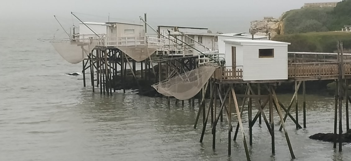 les carrelets des pêcheurs de l'océan