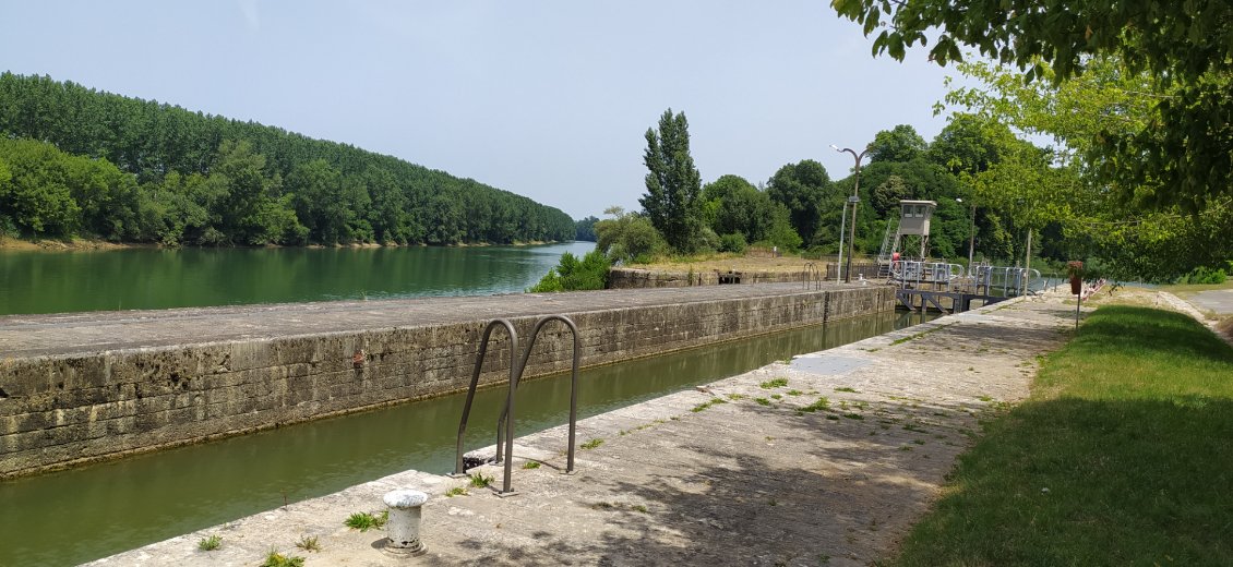 terme du canal et vue sur la Gironde
