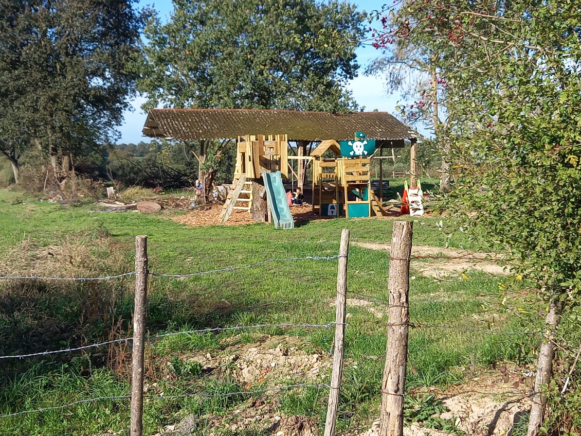 A Notre Dames des Landes, on apprend très tôt à ne pas se laisser marcher sur les pieds ! :-D