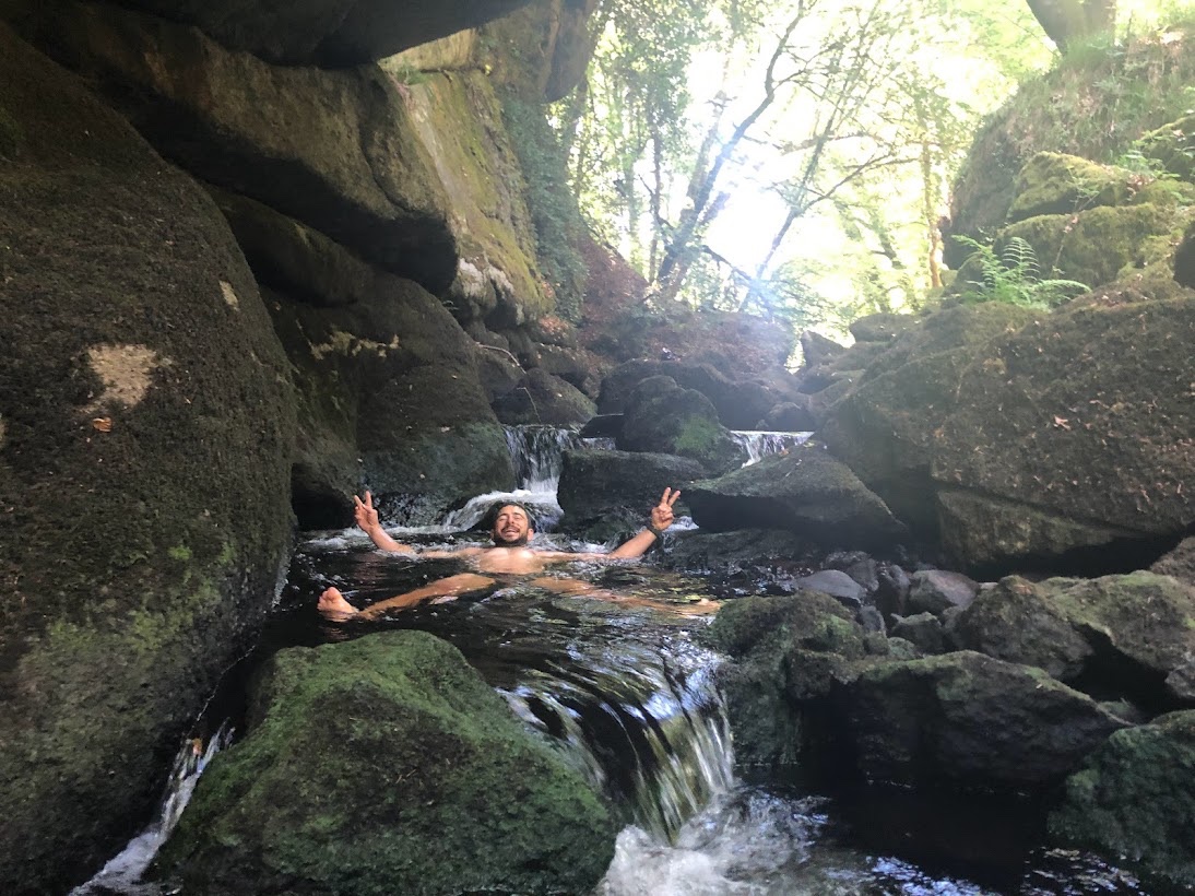 Baignade dans les gorges de Huelgoat...