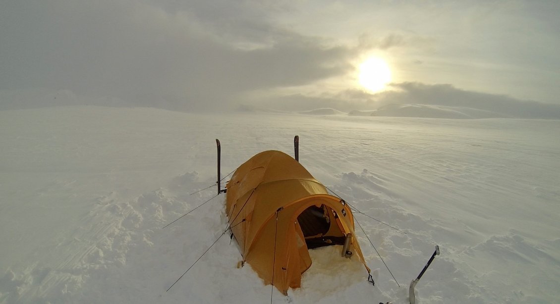 Bivouac au bord du lac Bismarvatnet