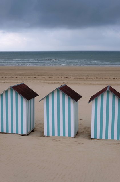 Longe côte et cabanes.