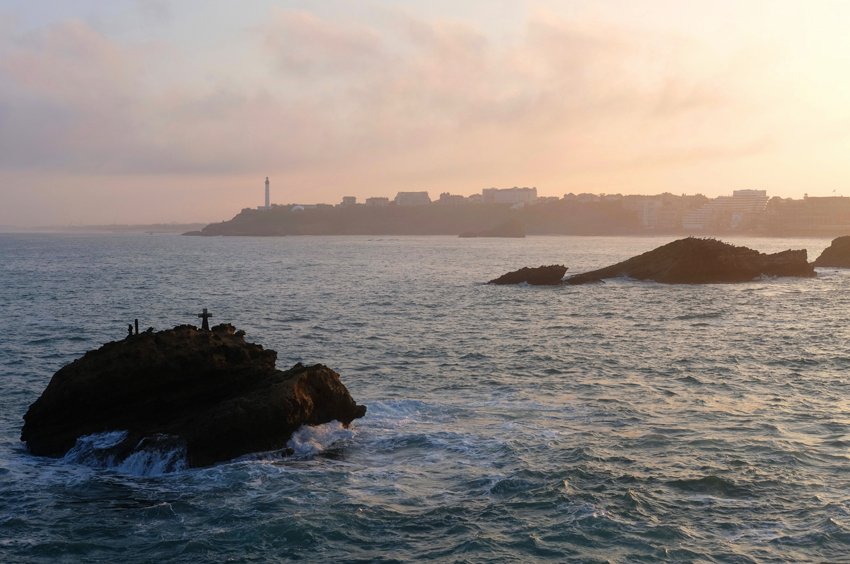 Le phare, de loin seulement.