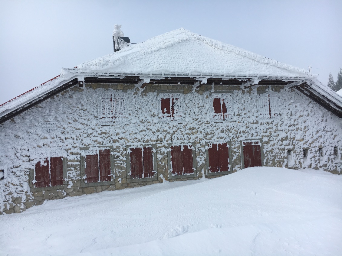 Ferme au pied du Suchet! Fait pas vraiment chaud !🥶