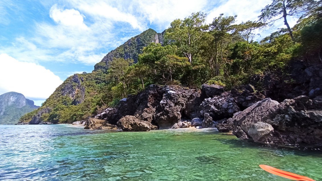 Corong-corang => l'île de Cadlao avec son lagon => île Dilumacad avec la plage Helicpoter.