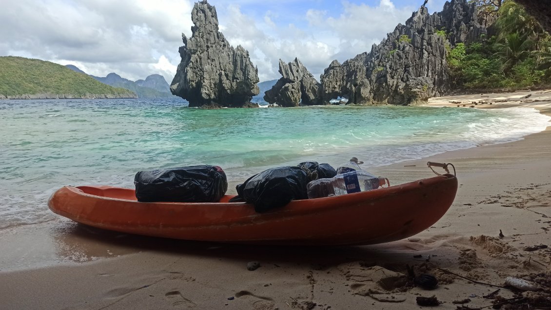Rando kayak (2 jours) : îles de Tapiutan - Matinloc - Miniloc.