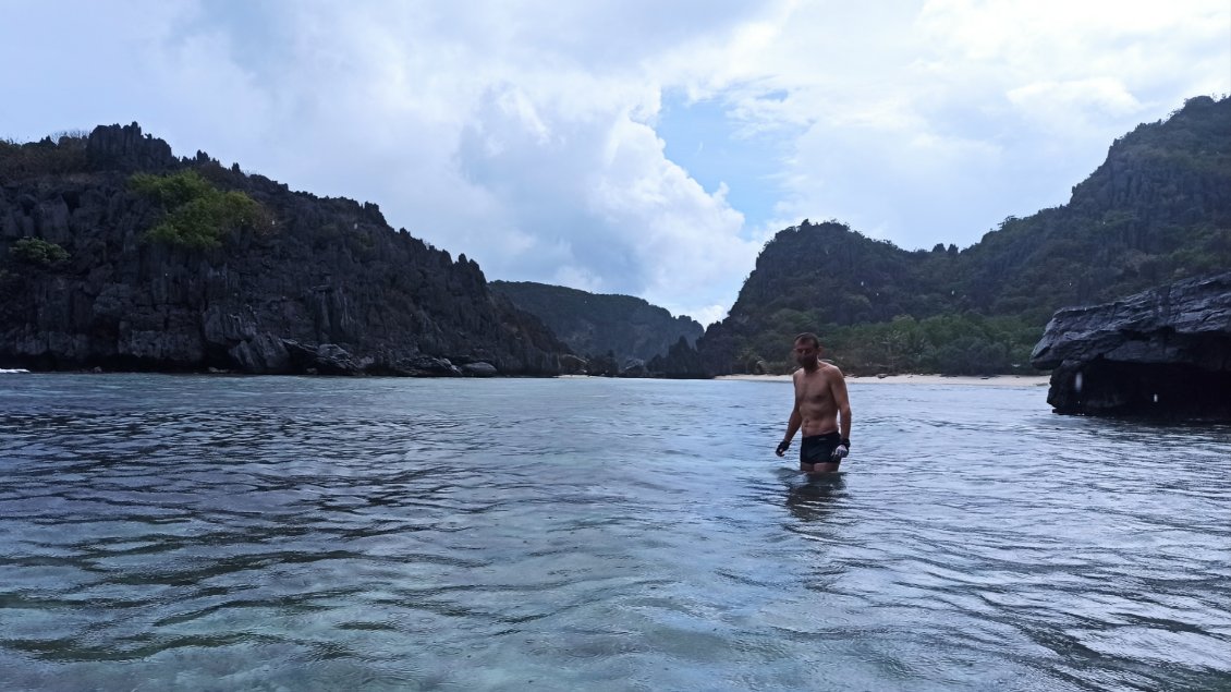 L'eau est chaude et les arrêts baignade nombreux.