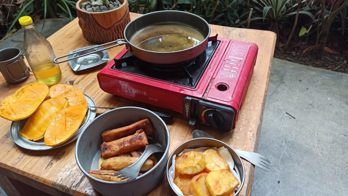 Mangues - Bananas turon - Patates douces frites.