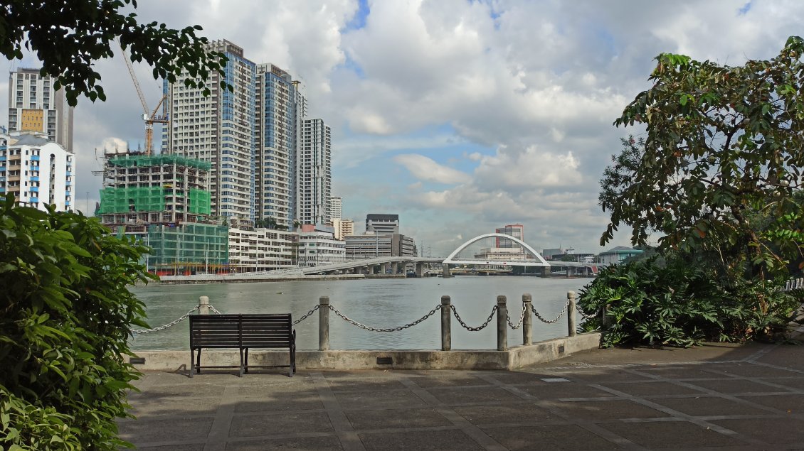 Vue sur Manille depuis le fort Santiago.